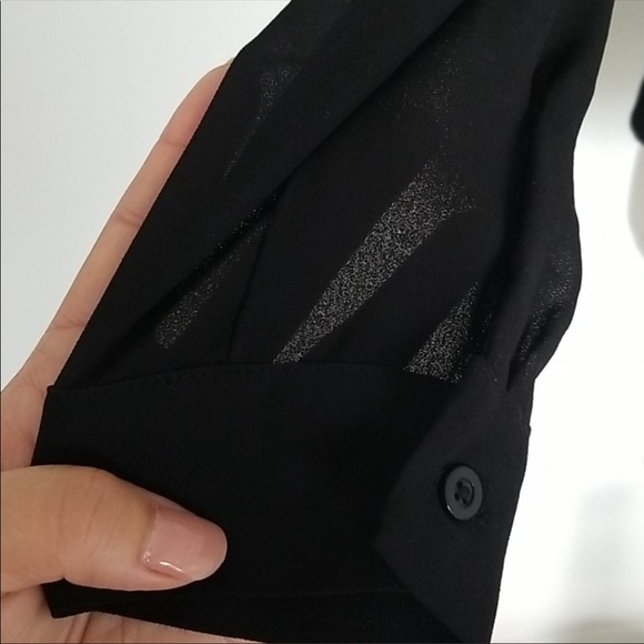 💗 5/$25 NWOT- Forever 21 Black Faux Wrap Blouse- Size Medium 💗 - Picture 3 of 6